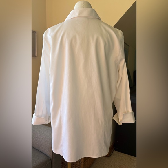 Coldwater Creek Classic White Button-Down Shirt w Pointed Collar & Deep V-Neck - Picture 4 of 10
